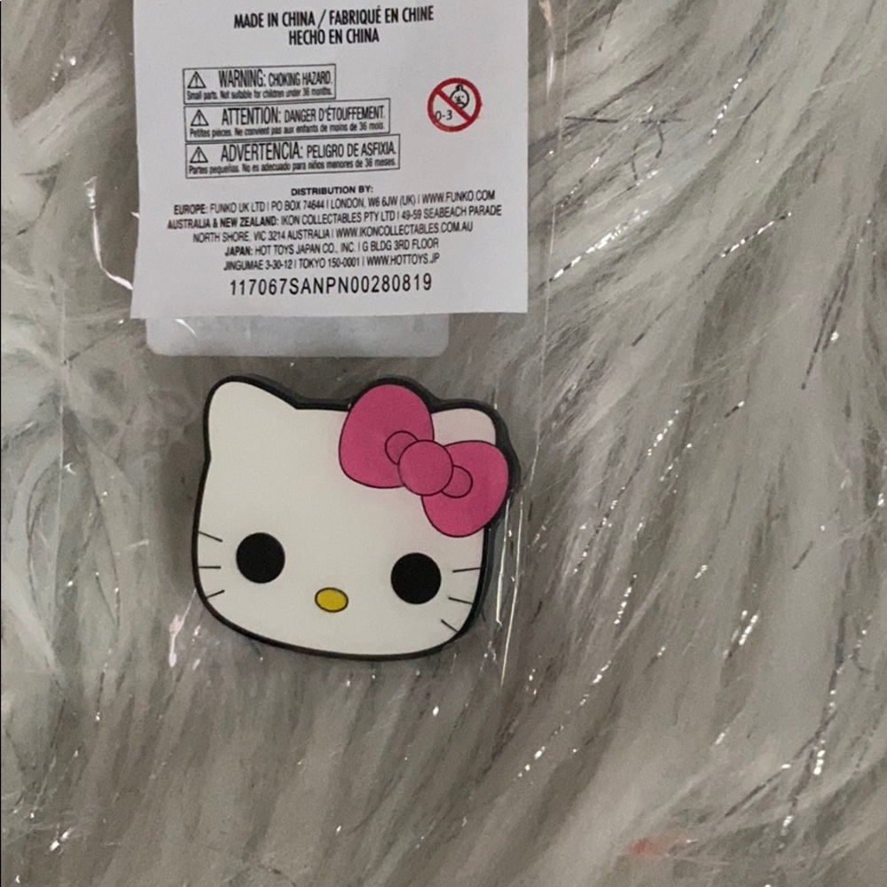 Hello Kitty Pin NWT - Picture 2 of 3